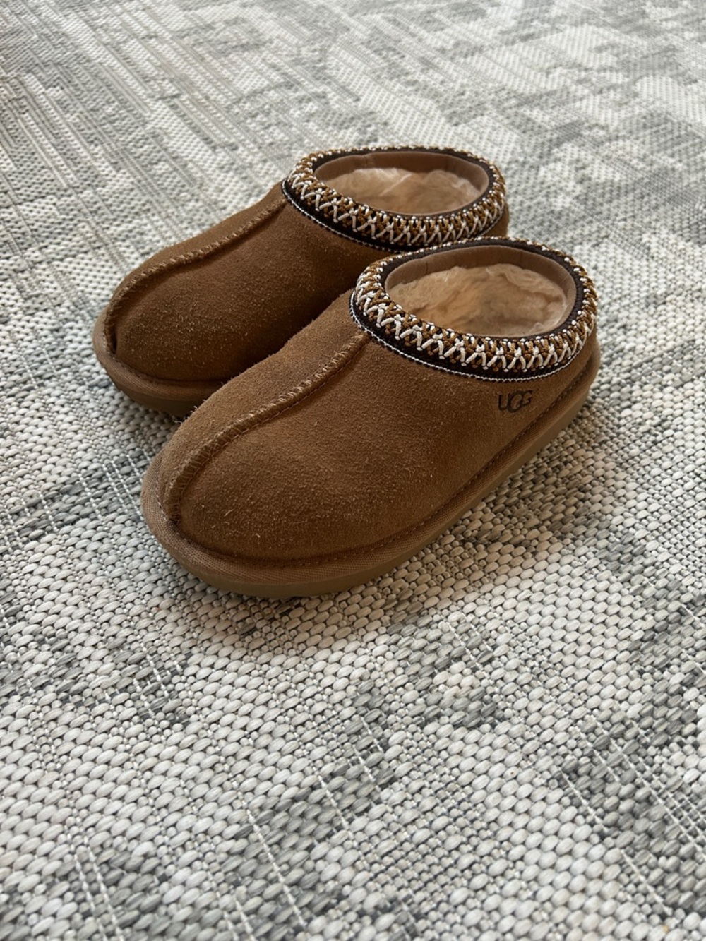 UGG Tasman II Little Kids 11 Chestnut Suede Shearling Clog Slippers